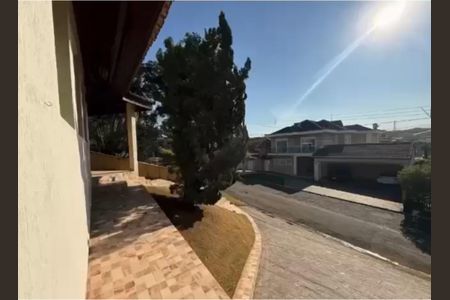 Casa de condomínio à venda com 293m², 3 quartos e 4 vagas Casa de condomínio à venda com 293m², 3 quartos e 4 vagasÁrea externa