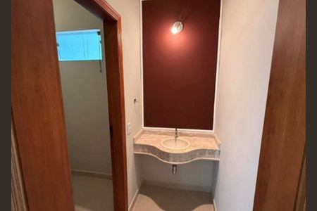Casa de condomínio à venda com 293m², 3 quartos e 4 vagas Casa de condomínio à venda com 293m², 3 quartos e 4 vagasLavabo