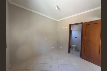 Casa de condomínio à venda com 293m², 3 quartos e 4 vagas Casa de condomínio à venda com 293m², 3 quartos e 4 vagasQuarto