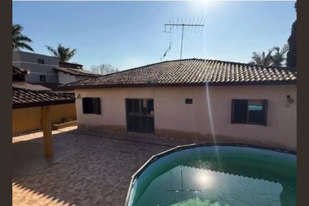 Casa de condomínio à venda com 293m², 3 quartos e 4 vagas Casa de condomínio à venda com 293m², 3 quartos e 4 vagasPiscina