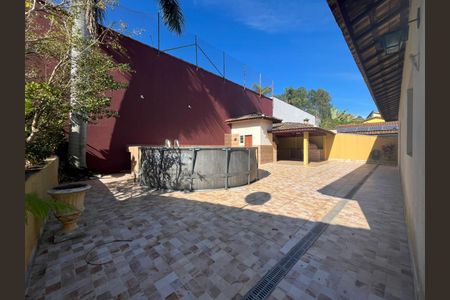 Casa de condomínio à venda com 293m², 3 quartos e 4 vagas Casa de condomínio à venda com 293m², 3 quartos e 4 vagasÁrea externa