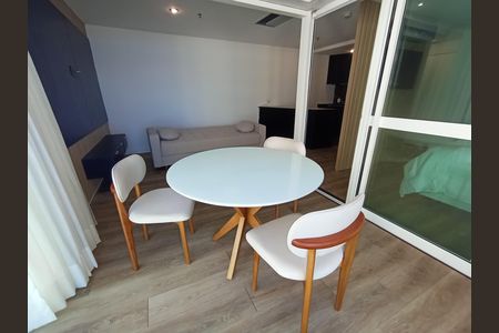 Varanda de apartamento para alugar com 1 quarto, 55m² em Barra da Tijuca, Rio de Janeiro