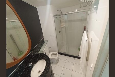 Banheiro de apartamento para alugar com 1 quarto, 55m² em Barra da Tijuca, Rio de Janeiro