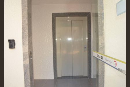 Apartamento à venda com 59m², 2 quartos e sem vaga Apartamento à venda com 59m², 2 quartos e sem vagaElevador