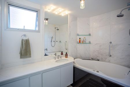 Apartamento à venda com 150m², 4 quartos e 2 vagasBanheiro da Suíte