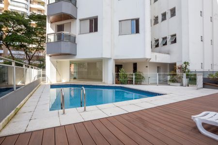 Apartamento à venda com 150m², 4 quartos e 2 vagasÁrea comum - Piscina