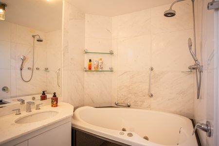 Banheiro da Suíte de apartamento à venda com 4 quartos, 150m² em Planalto Paulista, São Paulo