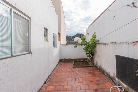 Quintal de casa à venda com 2 quartos, 180m² em Parque Beatriz, Campinas