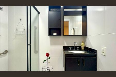 Banheiro de kitnet/studio à venda com 1 quarto, 30m² em Pinheiros, São Paulo