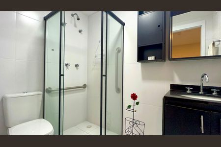 Banheiro de kitnet/studio à venda com 1 quarto, 30m² em Pinheiros, São Paulo