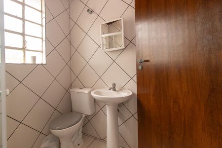 Casa à venda com 175m², 3 quartos e 2 vagas Casa à venda com 175m², 3 quartos e 2 vagasBanheiro Social