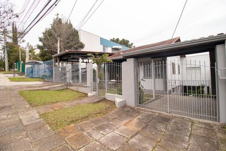 Casa à venda com 175m², 3 quartos e 2 vagas Casa à venda com 175m², 3 quartos e 2 vagasFachada