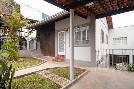Casa à venda com 175m², 3 quartos e 2 vagas Casa à venda com 175m², 3 quartos e 2 vagasFachada