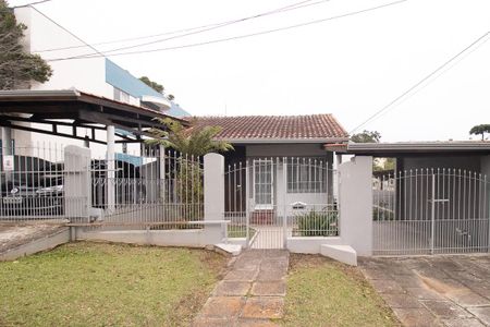 Casa à venda com 175m², 3 quartos e 2 vagas Casa à venda com 175m², 3 quartos e 2 vagasFachada