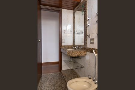 Apartamento à venda com 160m², 4 quartos e 2 vagas Apartamento à venda com 160m², 4 quartos e 2 vagasBanheiro Social