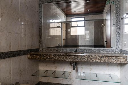 Apartamento à venda com 160m², 4 quartos e 2 vagas Apartamento à venda com 160m², 4 quartos e 2 vagasBanheiro da Suíte