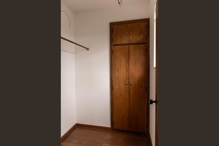 Quarto de Serviço de apartamento à venda com 4 quartos, 160m² em Grajaú, Belo Horizonte