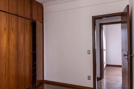 Apartamento à venda com 160m², 4 quartos e 2 vagas Apartamento à venda com 160m², 4 quartos e 2 vagasQuarto 2