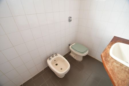 Casa para alugar com 284m², 3 quartos e 5 vagasBanheiro Suíte