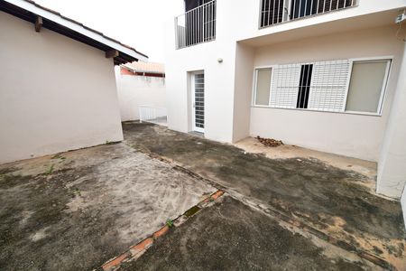 Casa para alugar com 284m², 3 quartos e 5 vagasQuintal
