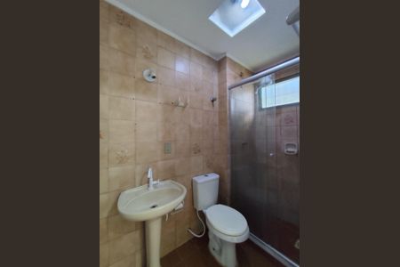 Banheiro de kitnet/studio para alugar com 1 quarto, 30m² em Sarandi, Porto Alegre