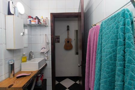 Casa à venda com 82m², 2 quartos e 2 vagas Casa à venda com 82m², 2 quartos e 2 vagasBanheiro