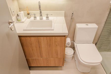 Apartamento à venda com 96m², 2 quartos e 2 vagas Apartamento à venda com 96m², 2 quartos e 2 vagasBanheiro da Suíte 1