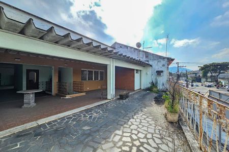Casa à venda com 1000m², 4 quartos e 10 vagas Casa à venda com 1000m², 4 quartos e 10 vagasÁrea externa