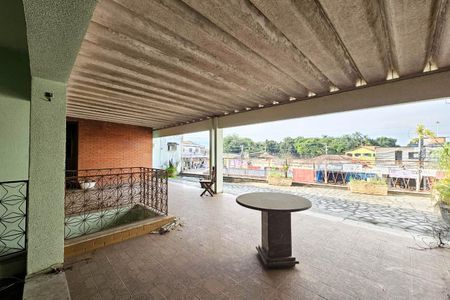 Casa à venda com 1000m², 4 quartos e 10 vagas Casa à venda com 1000m², 4 quartos e 10 vagasÁrea externa