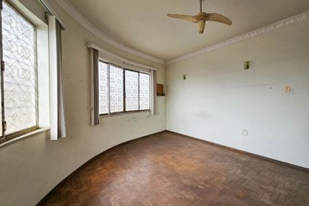 Casa à venda com 1000m², 4 quartos e 10 vagas Casa à venda com 1000m², 4 quartos e 10 vagasQuarto 1
