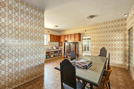 Casa à venda com 1000m², 4 quartos e 10 vagas Casa à venda com 1000m², 4 quartos e 10 vagasCozinha e Área de Serviço