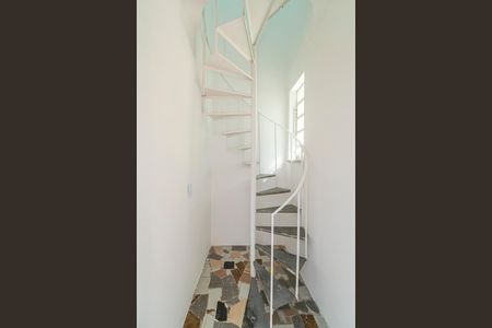 Sala - Acesso ao 2º andar de casa para alugar com 1 quarto, 55m² em Vicente de Carvalho, Rio de Janeiro