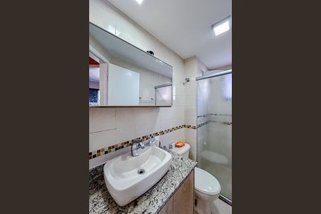 Banheiro de apartamento para alugar com 1 quarto, 65m² em Vila Bertioga, São Paulo