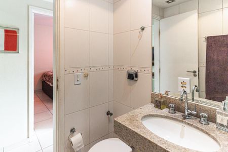 Apartamento à venda com 61m², 2 quartos e 1 vaga Apartamento à venda com 61m², 2 quartos e 1 vagaBanheiro