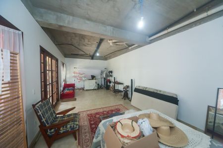 Casa de condomínio à venda com 3000m², 4 quartos e 2 vagas Casa de condomínio à venda com 3000m², 4 quartos e 2 vagasStudio