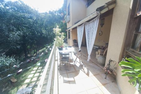 Casa de condomínio à venda com 3000m², 4 quartos e 2 vagas Casa de condomínio à venda com 3000m², 4 quartos e 2 vagasVaranda