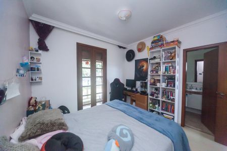 Casa de condomínio à venda com 3000m², 4 quartos e 2 vagas Casa de condomínio à venda com 3000m², 4 quartos e 2 vagassuite