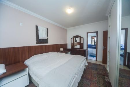 Casa de condomínio à venda com 3000m², 4 quartos e 2 vagas Casa de condomínio à venda com 3000m², 4 quartos e 2 vagassuite 2