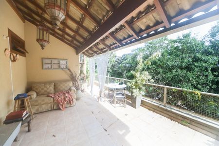 Casa de condomínio à venda com 3000m², 4 quartos e 2 vagas Casa de condomínio à venda com 3000m², 4 quartos e 2 vagasVaranda