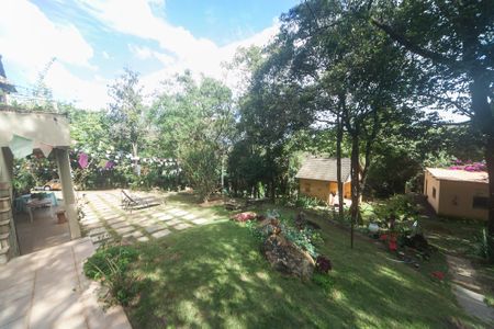 Casa de condomínio à venda com 3000m², 4 quartos e 2 vagas Casa de condomínio à venda com 3000m², 4 quartos e 2 vagasQuintal