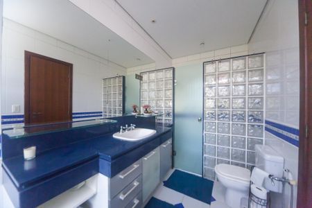 Casa de condomínio à venda com 3000m², 4 quartos e 2 vagas Casa de condomínio à venda com 3000m², 4 quartos e 2 vagasBanheiro suite 2
