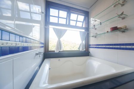 Casa de condomínio à venda com 3000m², 4 quartos e 2 vagas Casa de condomínio à venda com 3000m², 4 quartos e 2 vagasBanheiro suite 2