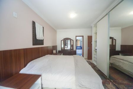 Casa de condomínio à venda com 3000m², 4 quartos e 2 vagas Casa de condomínio à venda com 3000m², 4 quartos e 2 vagassuite 2