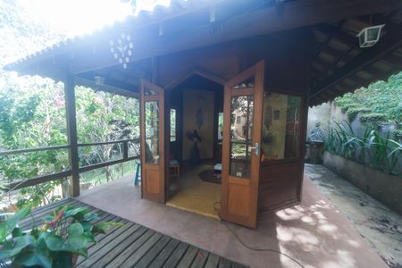 Casa de condomínio à venda com 3000m², 4 quartos e 2 vagas Casa de condomínio à venda com 3000m², 4 quartos e 2 vagascapela