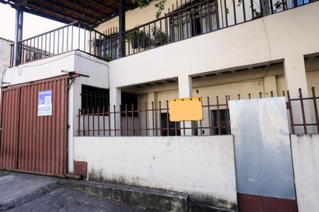 Casa para alugar com 180m², 2 quartos e 2 vagas Casa para alugar com 180m², 2 quartos e 2 vagasFachada