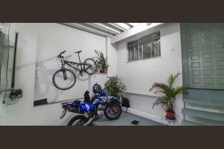 Garagem de casa à venda com 3 quartos, 180m² em Vila Universitaria, São Paulo