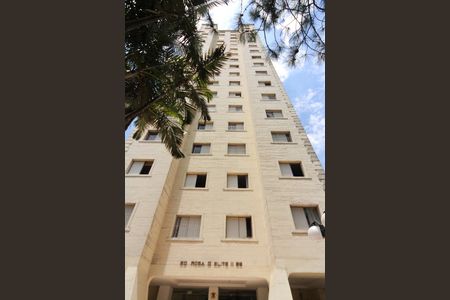 Apartamento para alugar com 62m², 2 quartos e 1 vaga Apartamento para alugar com 62m², 2 quartos e 1 vagaFachada