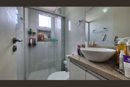 Apartamento à venda com 70m², 2 quartos e 1 vaga Apartamento à venda com 70m², 2 quartos e 1 vagaBanheiro da suíte