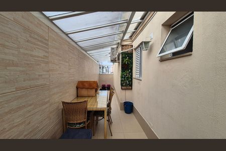 Apartamento à venda com 70m², 2 quartos e 1 vaga Apartamento à venda com 70m², 2 quartos e 1 vagaVaranda