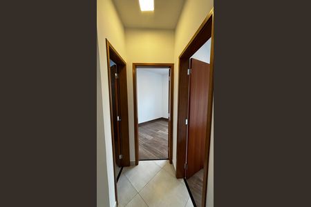 Corredor de apartamento para alugar com 2 quartos, 52m² em Vila Alice, Santo André